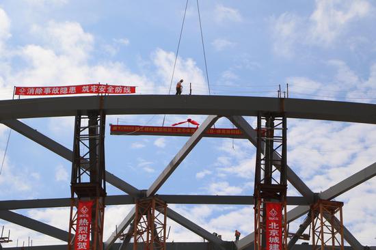 整体施工完成70 三亚体育中心体育场工程钢结构封顶